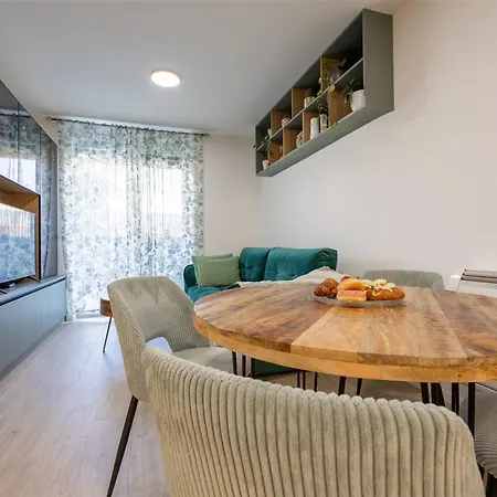 Adria With Private Parking Apartamento Zadar